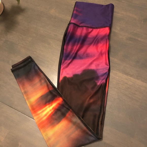 Teeki clouds hot pants - Picture 2 of 8